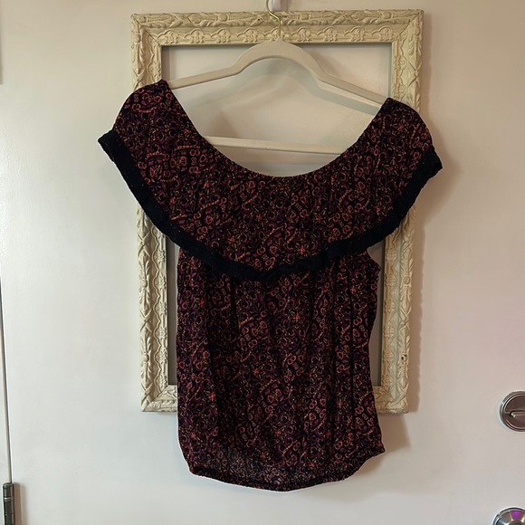 MOSSIMO SUPPLE CO. | Boho Black and Red Floral Blouse Over the Shoulder - Picture 8 of 10